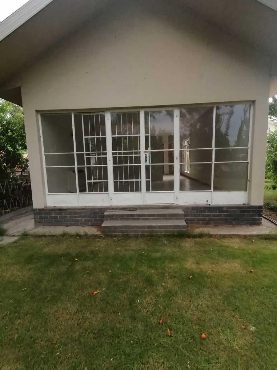 5 Bedroom Property for Sale in Douglas Northern Cape